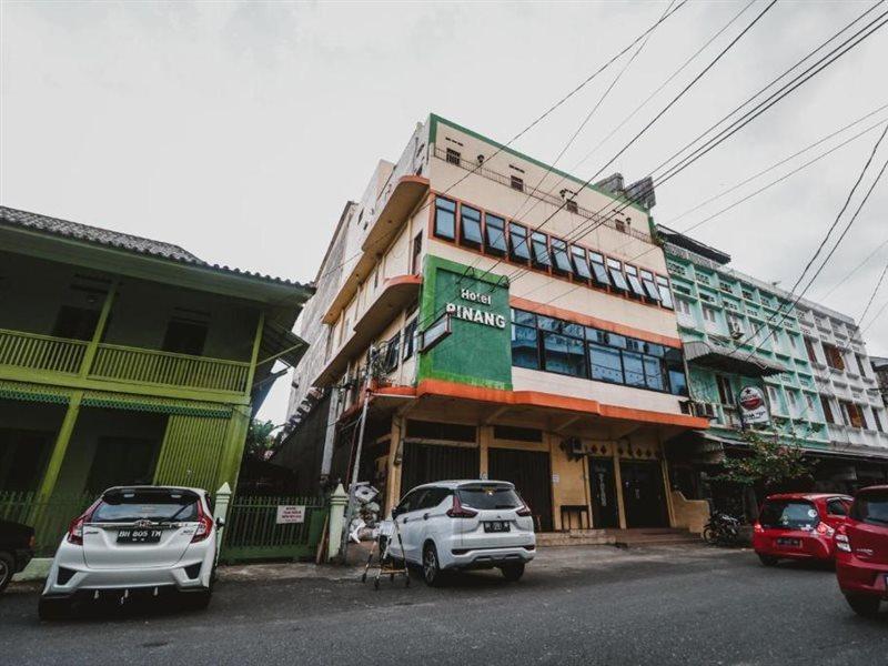 Reddoorz Plus Near Wtc Batanghari Mall Tanjungjohor Экстерьер фото