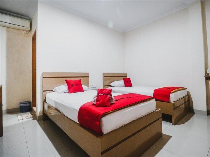 Reddoorz Plus Near Wtc Batanghari Mall Tanjungjohor Экстерьер фото