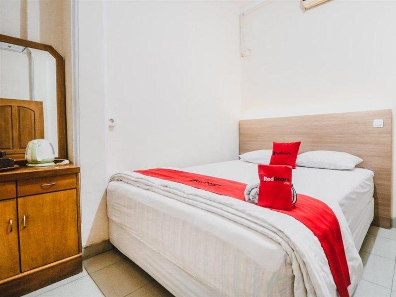Reddoorz Plus Near Wtc Batanghari Mall Tanjungjohor Экстерьер фото